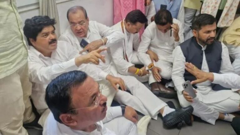 रैली से पहले ‘रोड़ा’?: कांग्रेस का गंभीर आरोप, प्रशासन के