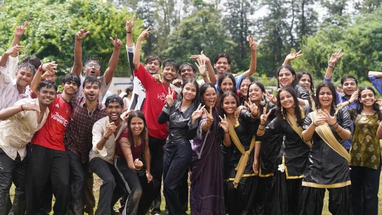 श्री गुरु राम राय विश्वविद्यालय में नव प्रवेशी छात्र-छात्राओं का