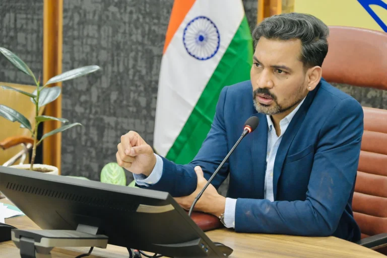सड़क सुरक्षा पर डीएम का सख्त एक्शन, ब्लैक स्पॉट होंगे