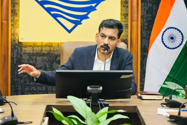 सीएम हेल्पलाइन की लंबित शिकायतों का प्राथमिकता से करें निस्तारणः