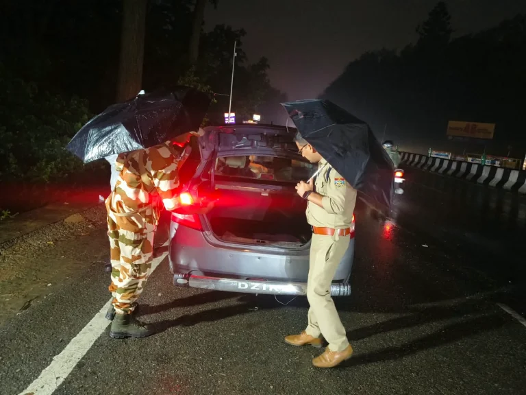 सीमाओं से लेकर शहर के भीतर तक दून पुलिस की