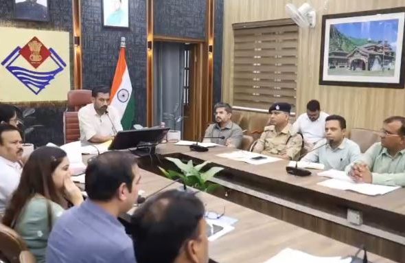 स्वतंत्रता दिवस की तैयारियों को लेकर डीएम डॉ0 आशीष चौहान ने की समीक्षा बैठक