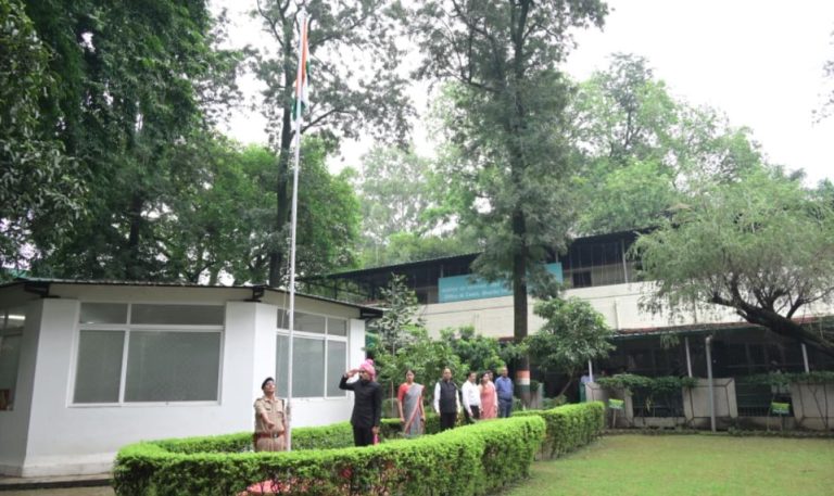स्वतंत्रता हमें बहुत बड़ी कुर्बानियों के बाद मिली है, इसकी रक्षा करना हम सभी की जिम्मेदारी- डीएम