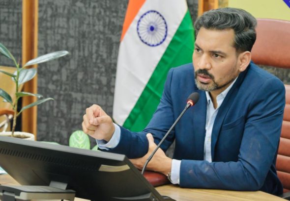 सड़क सुरक्षा में जनभागीदारी जरूरी, सभी विभाग करें समन्वित प्रयास- डीएम