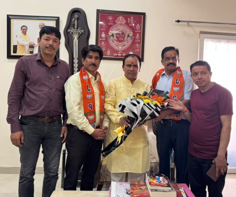 2 retired Administrative Officers from Pauri District join BJP