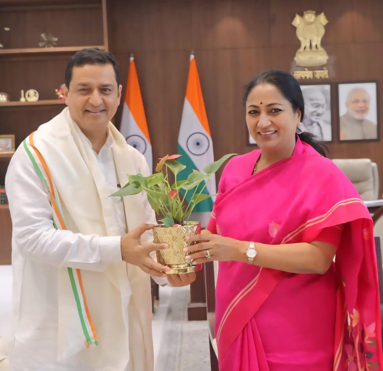 Anil Baluni calls on Delhi CM, seeks Luxury DTC bus