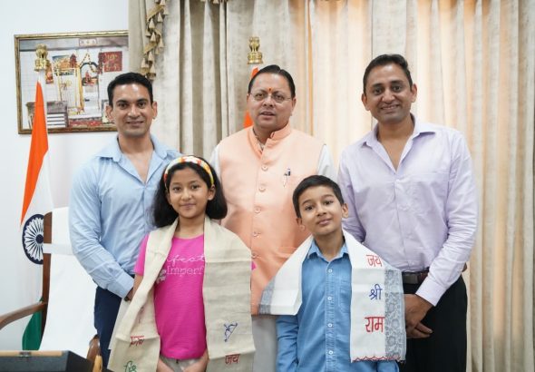 CM felicitates young mountaineers on climbing Mt Kilimanjaro