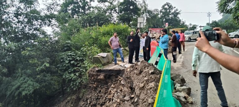 DM inspects road condition at Mussoorie’s ‘Pani Wala Bend’