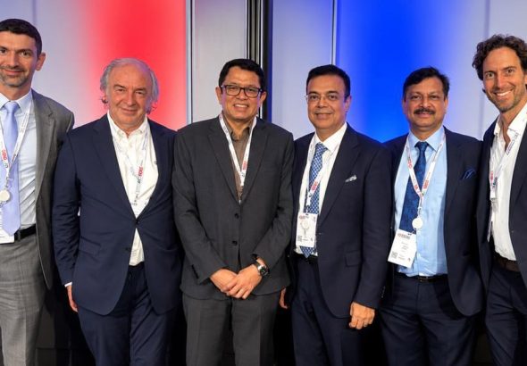 Dr Gaurav Luthra addresses ESCRS meet in London