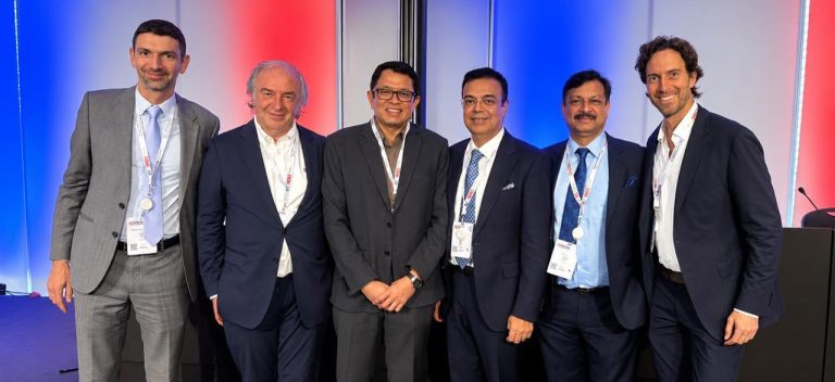 Dr Gaurav Luthra addresses ESCRS meet in London