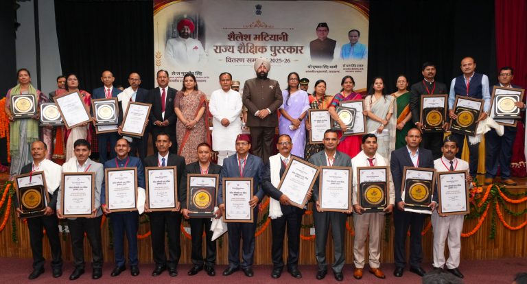 Governor honours teachers with Shailesh Matiyani State Educational Awards at