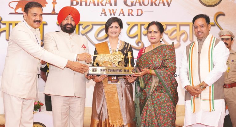 Governor presents ‘Bharat Gaurav Awards’ to 22 distinguished achievers