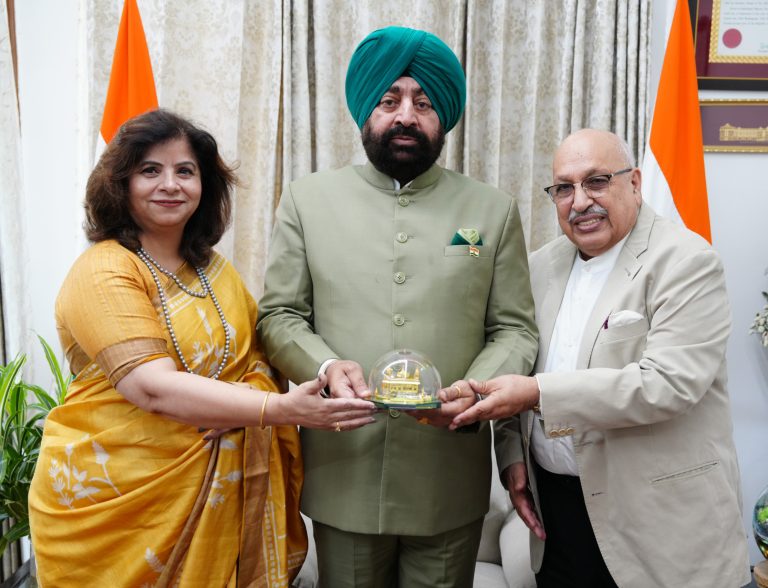 Him Jyoti School representatives meet Governor