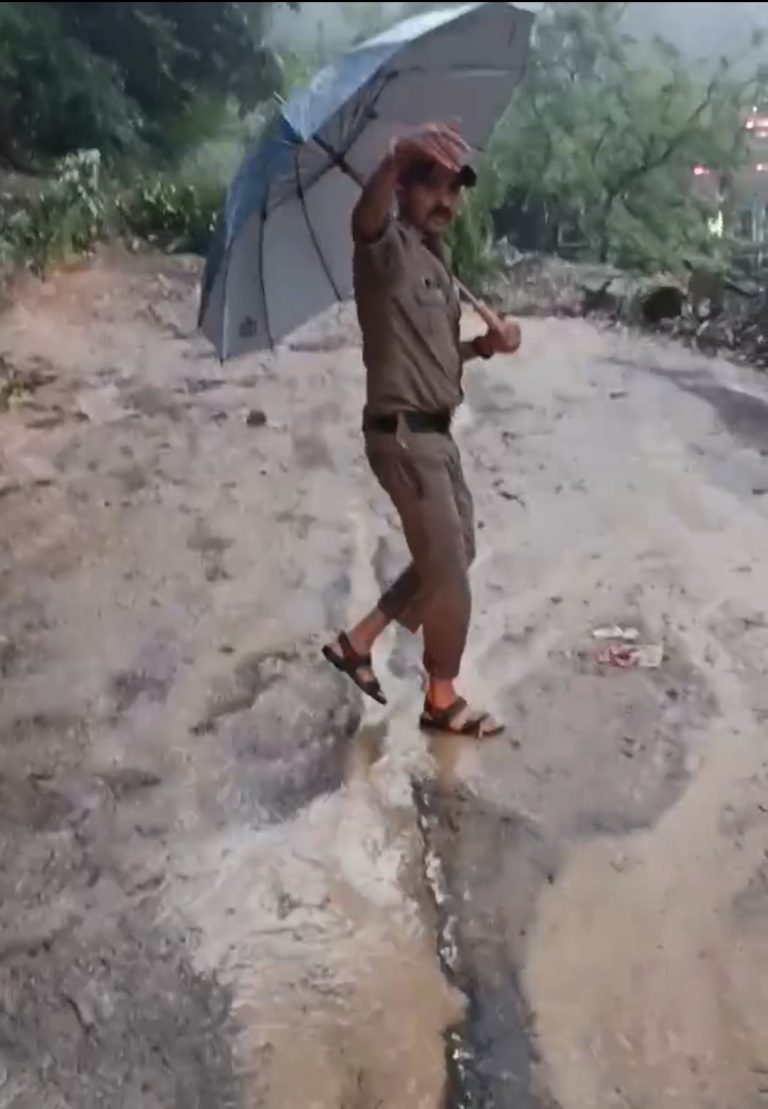 Massive landslide blocks Mussoorie-Dehradun road for an hour
