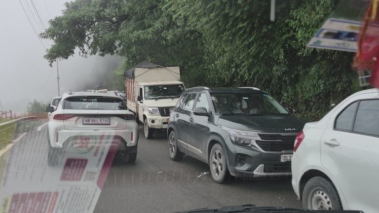 Mussoorie bustles with weekend tourists; but for traffic snarl at