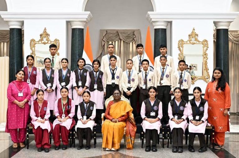 Tribal students from Dehradun schools visit Rashtrapati Bhavan, meet President