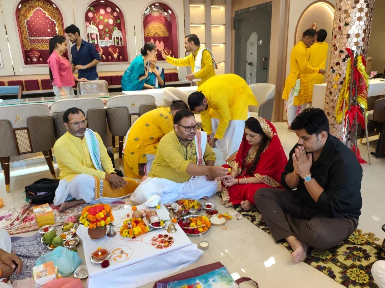 अलंकार ज्वेलर्स के नए शोरूम का शुभारंभ, पहाड़ी थीम पर
