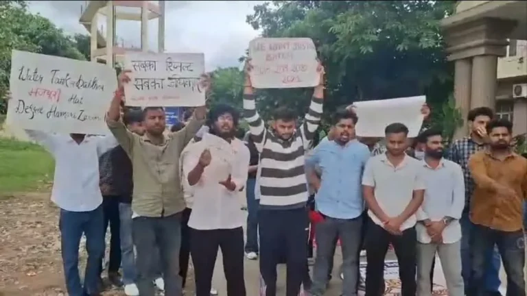 उत्तराखंड आयुर्वेद यूनिवर्सिटी में फिर हंगामा, दोबारा पानी की टंकी