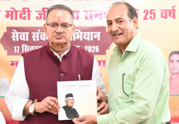 कैबिनेट मंत्री गणेश जोशी से मिले लेखक मुकेश लाल