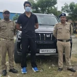 खतरनाक स्टंट पड़ा भारी, पुलिस ने उतारी खुमारी; स्कार्पियो सीज,