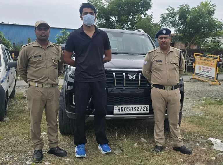 खतरनाक स्टंट पड़ा भारी, पुलिस ने उतारी खुमारी; स्कार्पियो सीज,