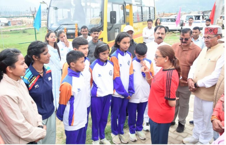 खेल मंत्री रेखा आर्या ने किया लोहाघाट मे महिला स्पोर्ट्स कॉलेज और स्टेडियम का निरीक्षण