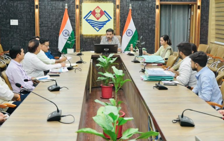 ग्रीन बिल्डिंग की धीमी प्रगति पर डीएम सख्त, कार्यदायी संस्था को लगाई फटकार
