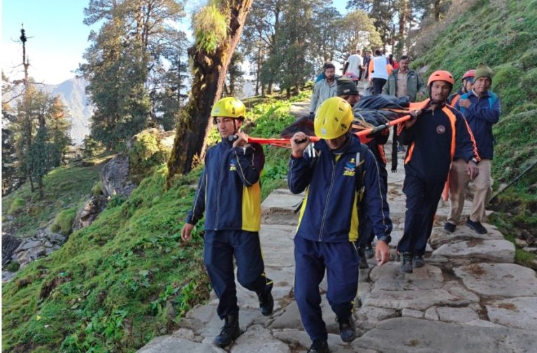 चोपता-तुंगनाथ पैदल मार्ग पर गहरी खाई में गिरी महिला, एसडीआरएफ ने किया शव बरामद