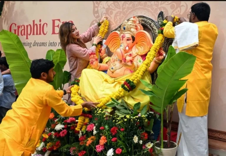 ढोल-नगाड़ों और जयकारों से गूंजा ग्राफिक एरा, छात्रों ने किया