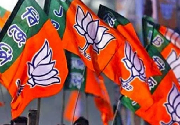 धर्मपुर में भाजपा को बड़ा झटका, दो मंडल अध्यक्षों के