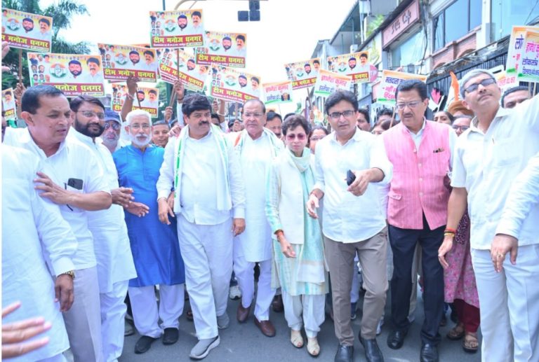 निर्वाचन आयोग के खिलाफ कांग्रेस का प्रदर्शन, सचिवालय स्थित निर्वाचन कार्यालय का किया घेराव