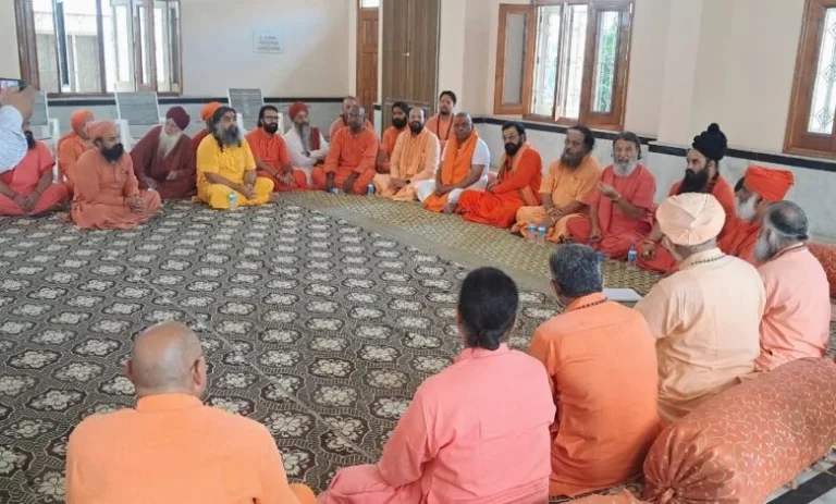 नेपाल बाढ़ आपदा पर हरिद्वार के संतों ने बढ़ाया मदद