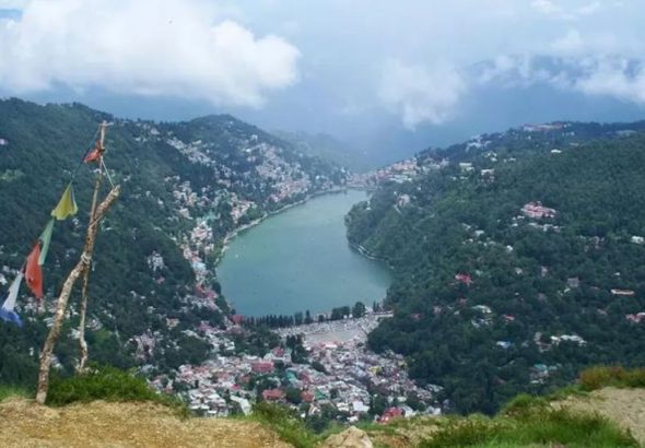 नैनीताल में दिखा चमत्कार! पहाड़ों से बहने लगा दूध, देखने