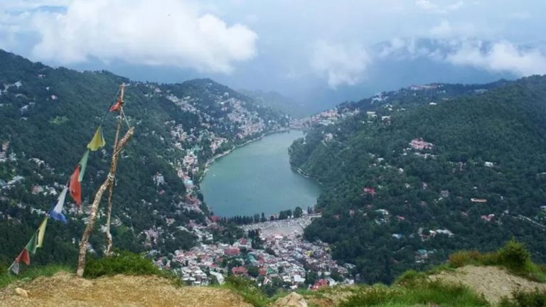 नैनीताल में दिखा चमत्कार! पहाड़ों से बहने लगा दूध, देखने