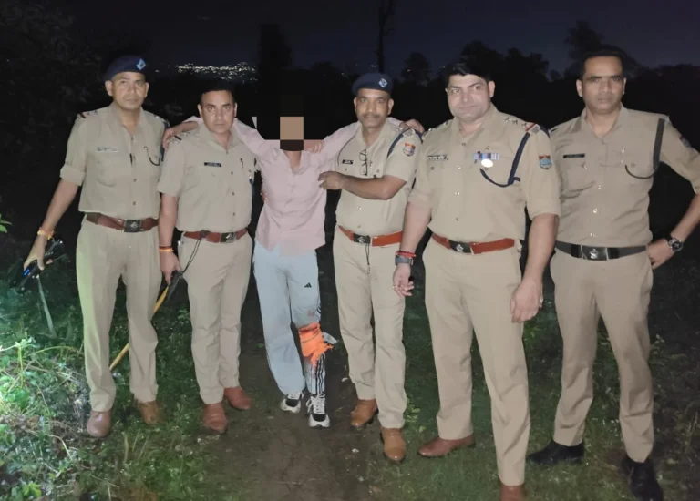 पटेल नगर में पुलिस-बदमाशों की मुठभेड़, पैर में गोली लगने