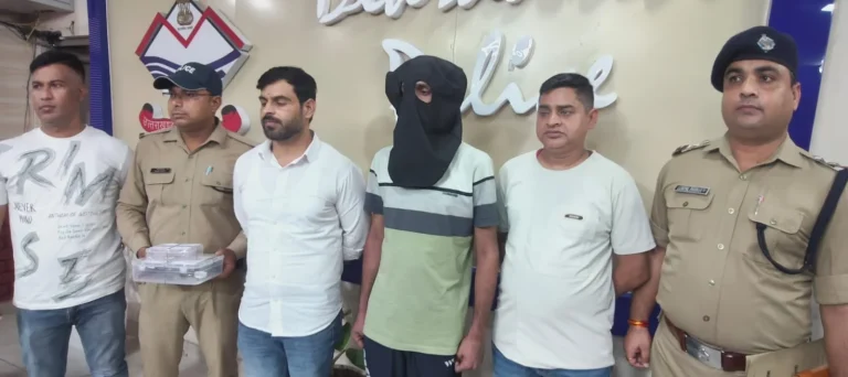पत्नी की हत्या का आरोपी पति गिरफ्तार, अवैध तमंचा बरामद