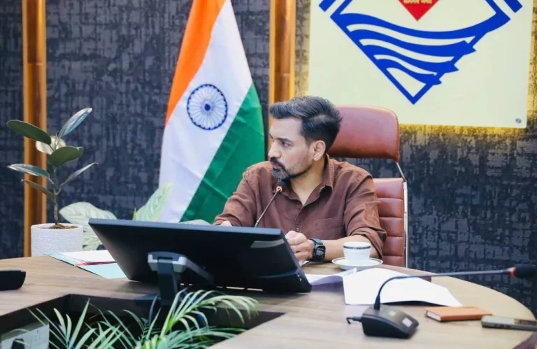 परिवार की प्रताड़ना से शिक्षा से वंचित रुद्र प्रताप का
