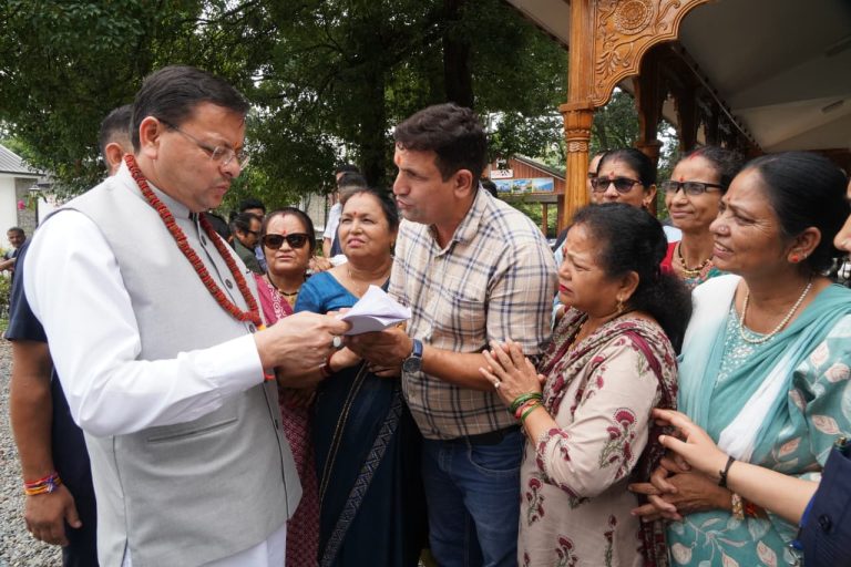 पुरानी पेंशन प्रकरण को लेकर मातृ-शिशु एवं कल्याण संगठन का शिष्टमंडल मुख्यमंत्री से मिला