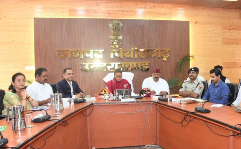 प्रभारी मंत्री रेखा आर्या ने की “आंगन का मिलन”कार्यक्रम की समीक्षा