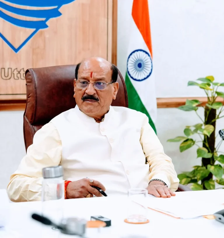 फार्मेसी अधिकारियों की समस्याओं के समाधान को स्वास्थ्य मंत्री ने