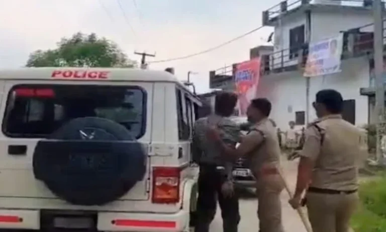 बाजपुर कॉलेज में छात्रसंघ चुनाव के नामांकन के बाद बवाल,