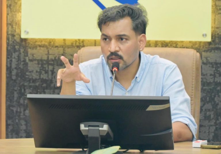 बाल संरक्षण एवं पुनर्वास कार्यों में तेजी लाएं अधिकारी- जिलाधिकारी