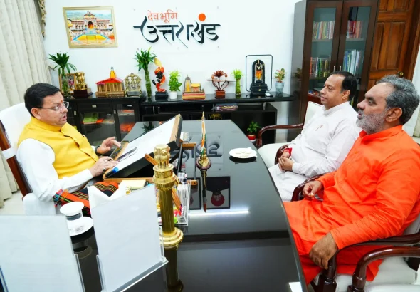 मुख्यमंत्री धामी से मिले स्वामी यतीश्वरानंद और बीकेटीसी अध्यक्ष हेमंत