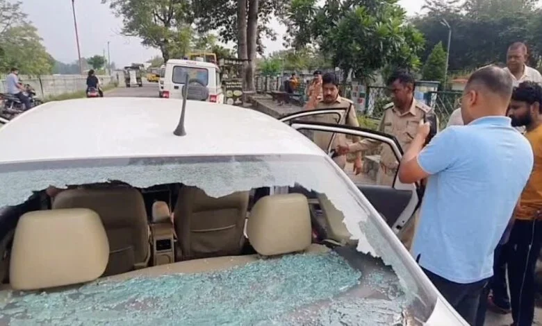 रामनगर में कार सवार युवक पर जानलेवा हमले का आरोप,