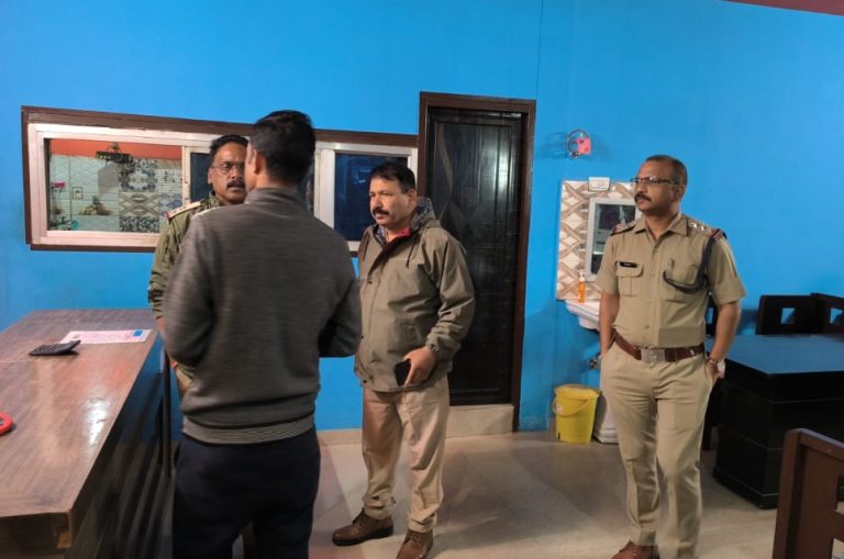 रुद्रप्रयाग पुलिस का सघन चेकिंग अभियान, होटल-ढाबों में शराब पीने-पिलाने वालों पर सख्त कार्यवाही