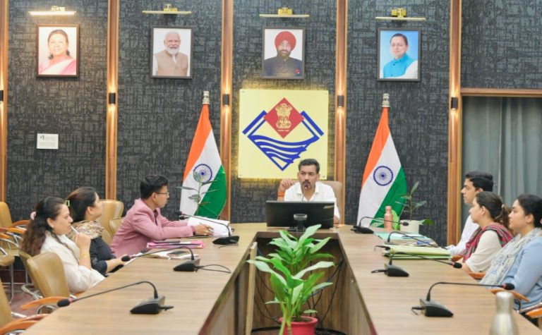 वन भूमि हस्तांतरण के लंबित प्रकरणों के निस्तारण में लाएं तेजी- जिलाधिकारी