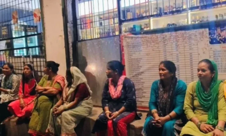शराब ठेके के बाहर मारपीट में युवक गंभीर घायल, ठेका
