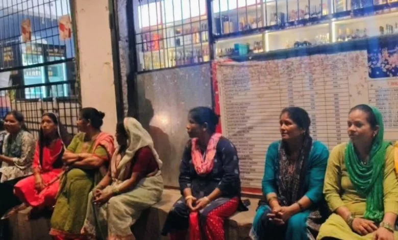शराब ठेके के बाहर मारपीट में युवक गंभीर घायल, ठेका