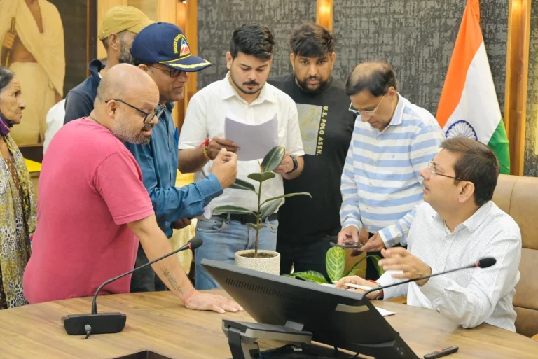 समाधान दिवस में 102 शिकायतें दर्ज, निवेश व नौकरी के