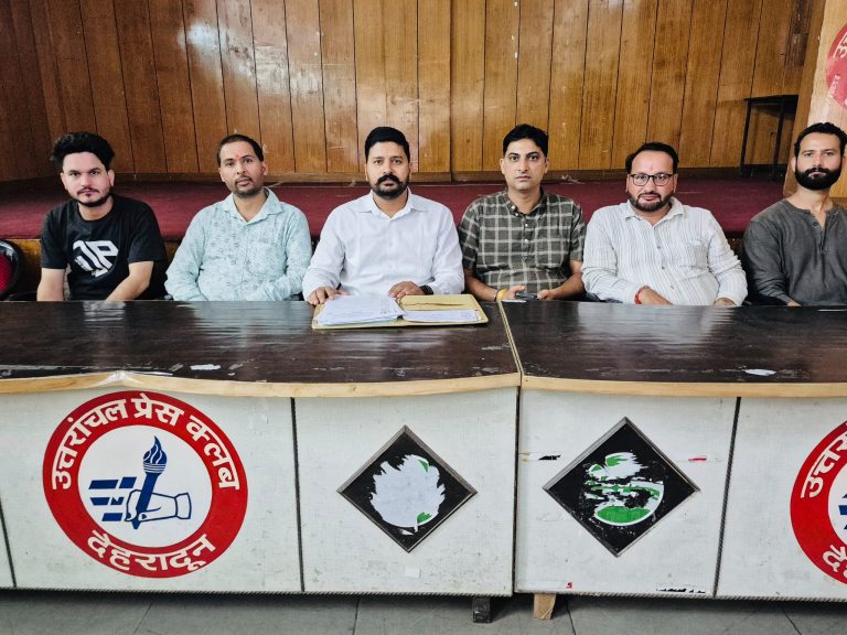 सरकारी अस्पतालों की लैबों को ठेके पर देने की तैयारी का विरोध, मेडिकल लैब तकनीशियन संघ ने दी आंदोलन की चेतावनी